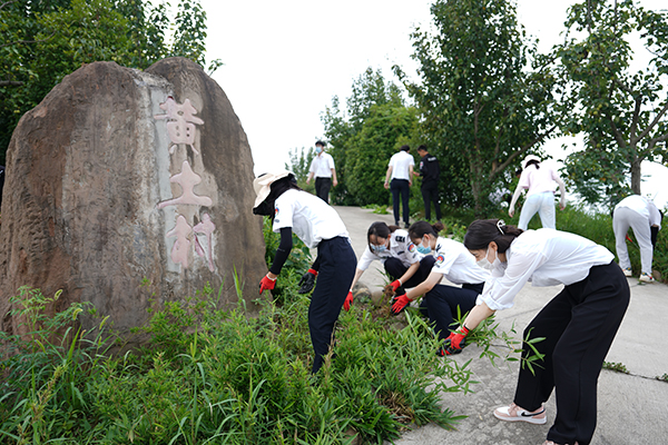 “助力鄉(xiāng)村振興，踐行艱苦奮斗” 將新員工黨性教育活動搬到對口幫扶村2.jpg